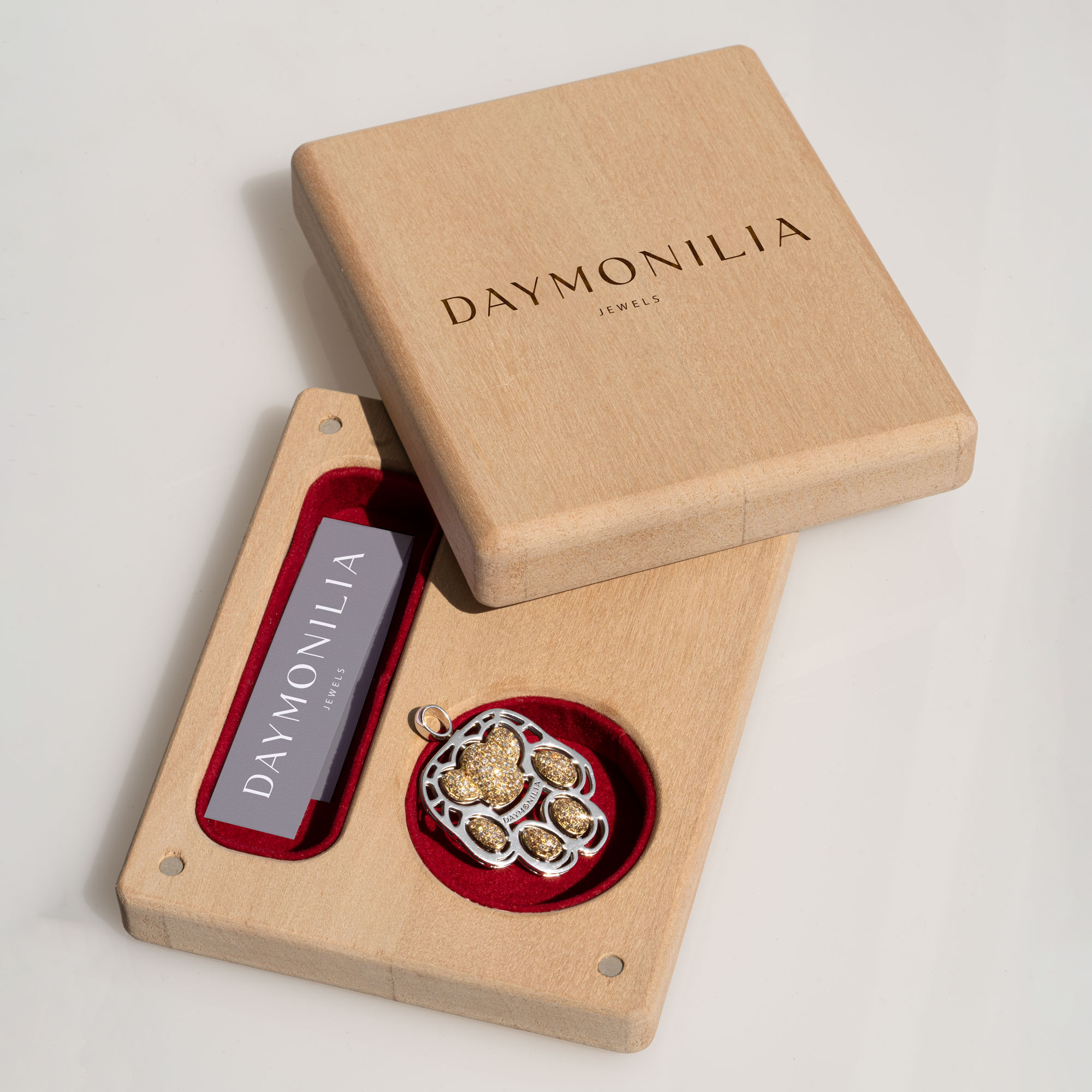 Honey-Paw_DSC6372-square